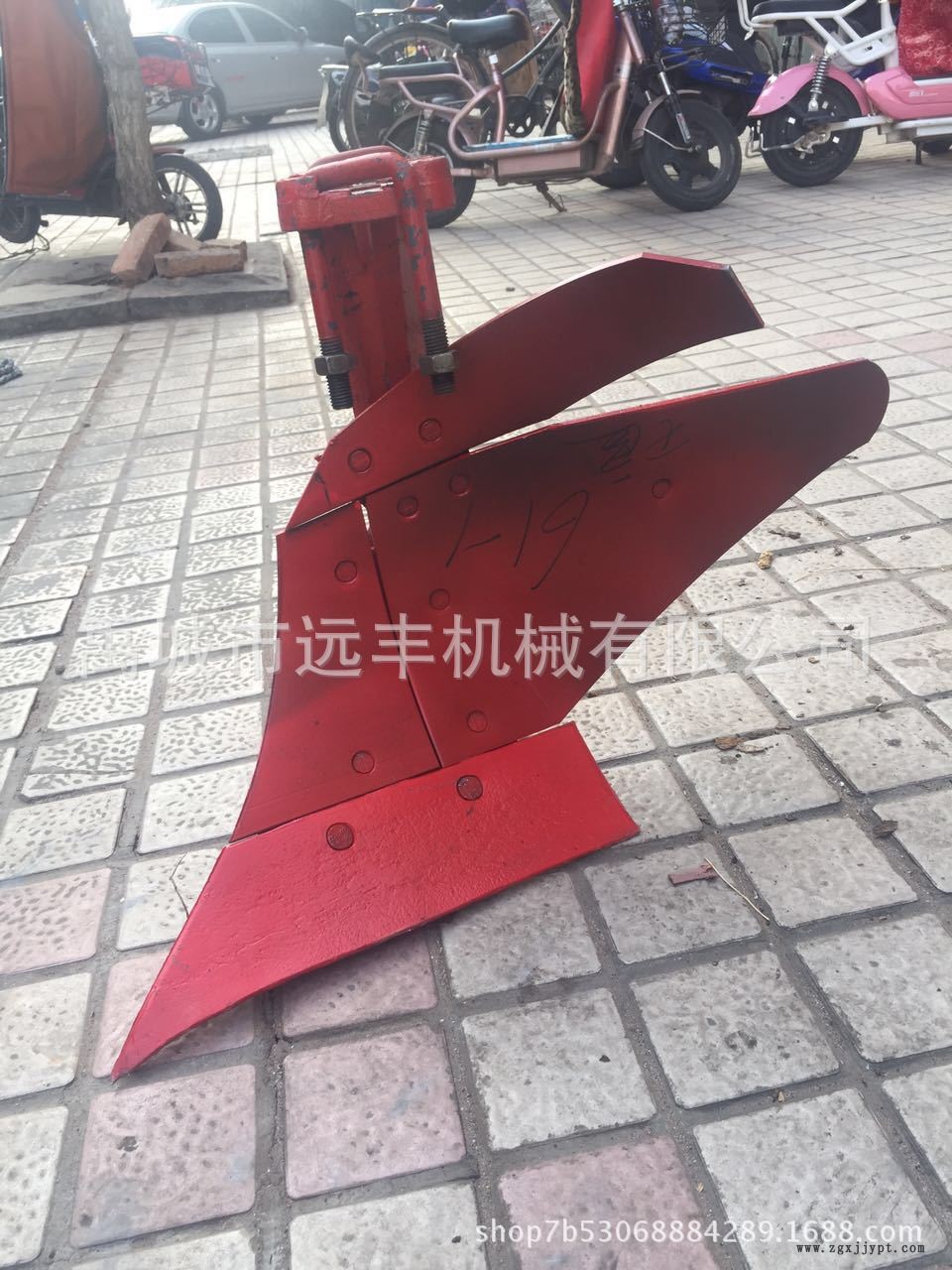 旋耕機后邊轉(zhuǎn)配開溝起壟犁頭 生產(chǎn)定做雙面開溝起壟犁頭 優(yōu)質(zhì)犁頭示例圖4