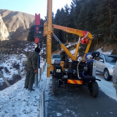 液壓式小型護(hù)欄打樁機(jī) 高效率輪胎式公路打樁機(jī) 鉆孔機(jī) 拔樁機(jī)